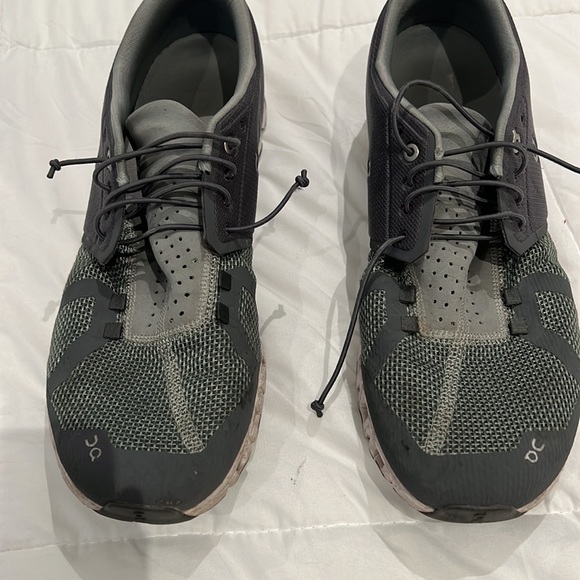 On Cloud mens running shoes 11.5 - Picture 2 of 7